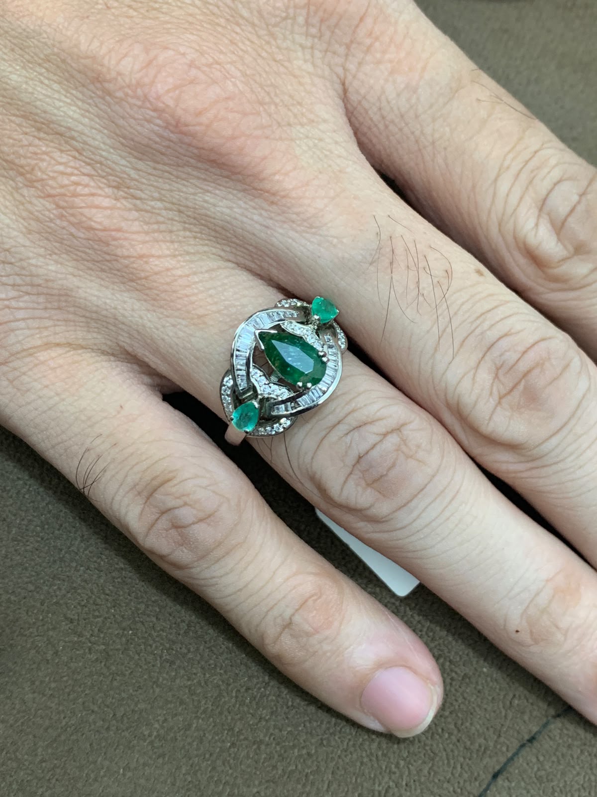 Natural emerald swat ring